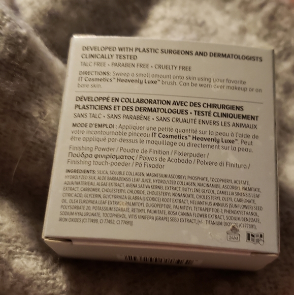 Bye bye pores flawless finish. - Picture 2 of 5